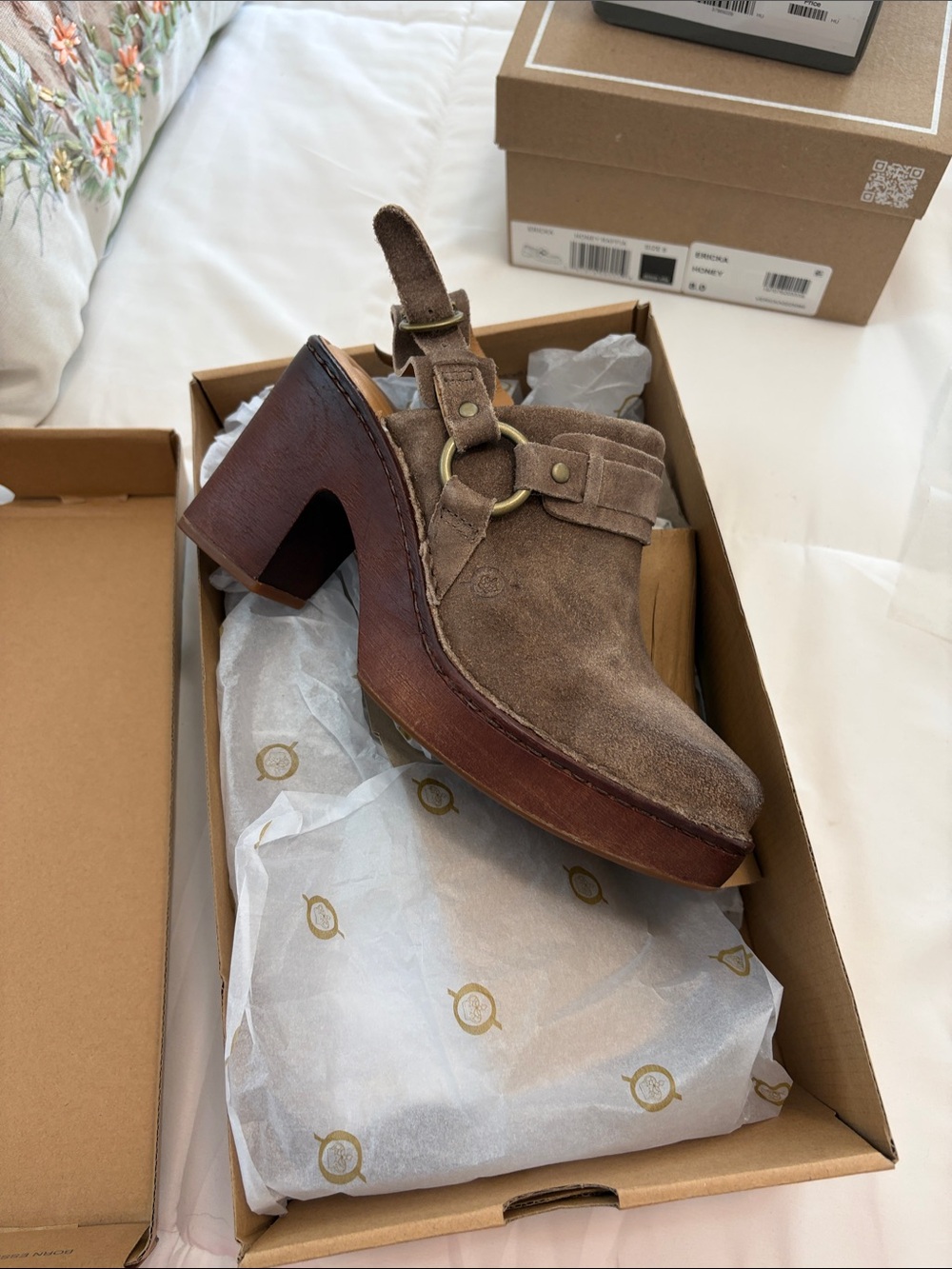 New in box Born Hudson Taupe Suede Slingback Clog Heels - Picture 4 of 5